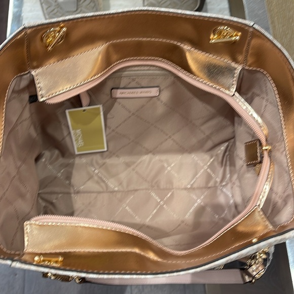 MICHAEL KORS 
Jet Set Travel Large Signature Chain Shoulder Tote Bag
Rose Gold - Picture 8 of 16